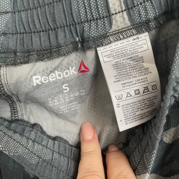 Women’s Reebok size small camo joggers. Front zip pocket. Reinforces inseam. - Picture 3 of 5